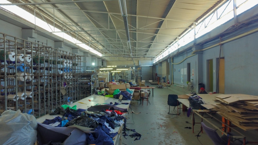 To Let commercial Property for Rent in Oos Einde North West